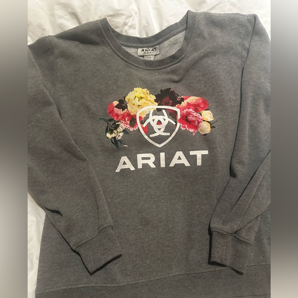 Women’s Ariat crewneck